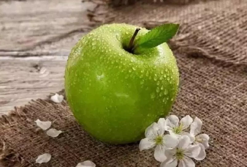 蘋果也分「黃紅綠」，功效原來如此不同！附冬日暖身蘋果吃法
