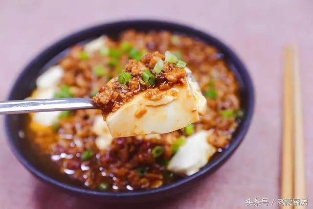 豆腐不要炒著吃，試試這種做法，蒸出來又嫩又滑，健康又營養