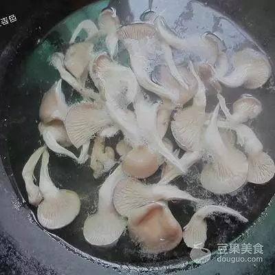 平菇炸著吃，味道比肉還要好！！
