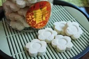 傳統年餅【Kuih Bangkit】的做法，入口即化的口感，人人都愛哦！