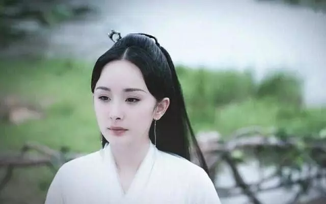 李易峰新劇來襲，楊冪買下版權讓趙麗穎擔當女二，女一是她？