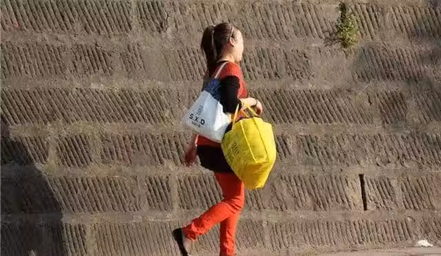 /www/bananadaily.net/web/images/image/2029/20291687.avif