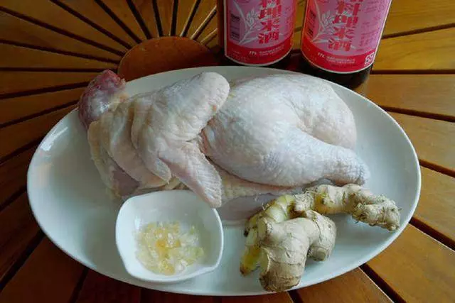 「麻油雞」別只會加水！再加它燉比原來的香多倍，雞肉更嫩更入味!!