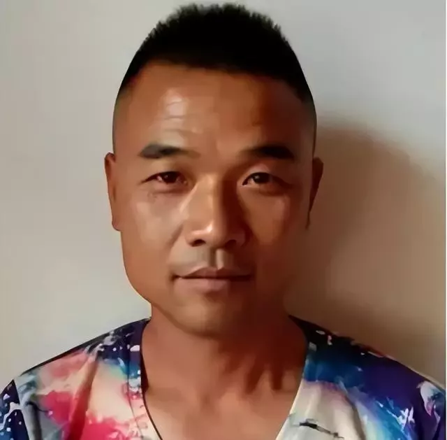 男子每日奔波30公里照料父母,做飯換尿布,沒一句怨言,孝心感動眾人:健在一天就要盡孝一天