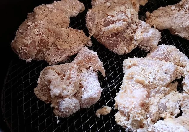 氣炸鍋就能做出美味「鹽酥雞」!更脆、更上色的秘訣有這些