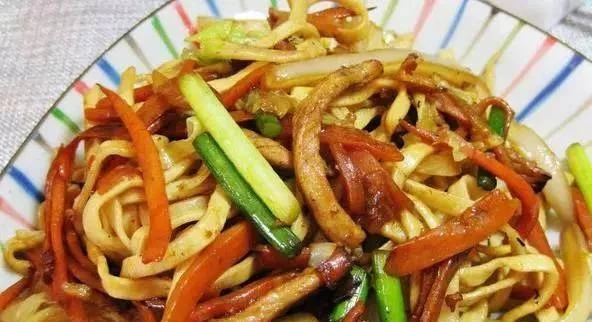 美食精選:糖醋荷包蛋,家常炒麵,紅棗雞蛋發糕,糯米扣肉的做法