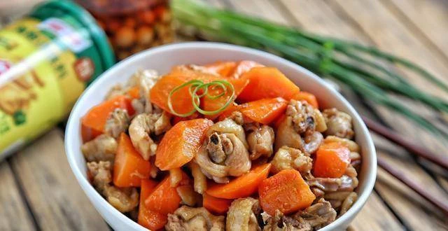 美食精選:家常肉末豆腐,干鍋手撕包菜,豬肉燉蘿蔔,雞肉炒土豆