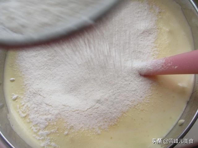8個雞蛋1碗麵粉,攪攪拌拌簡單零失敗,做上一大盤蛋糕,真香!