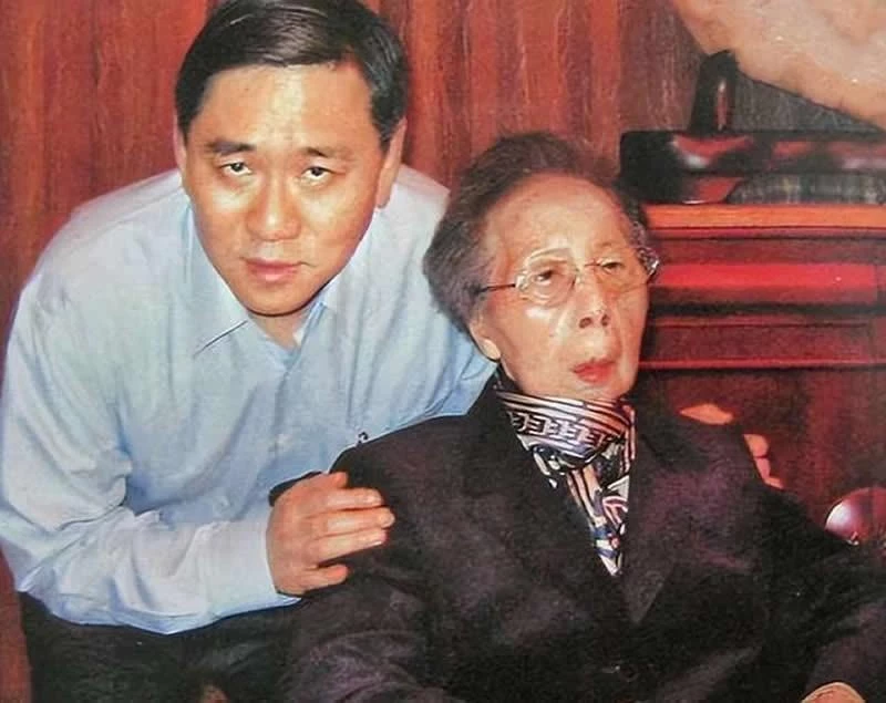 為嫁千億豪門苦等22年!「生下一子」仍被分手 上位失敗「只拿到14億」負氣給兒子改名