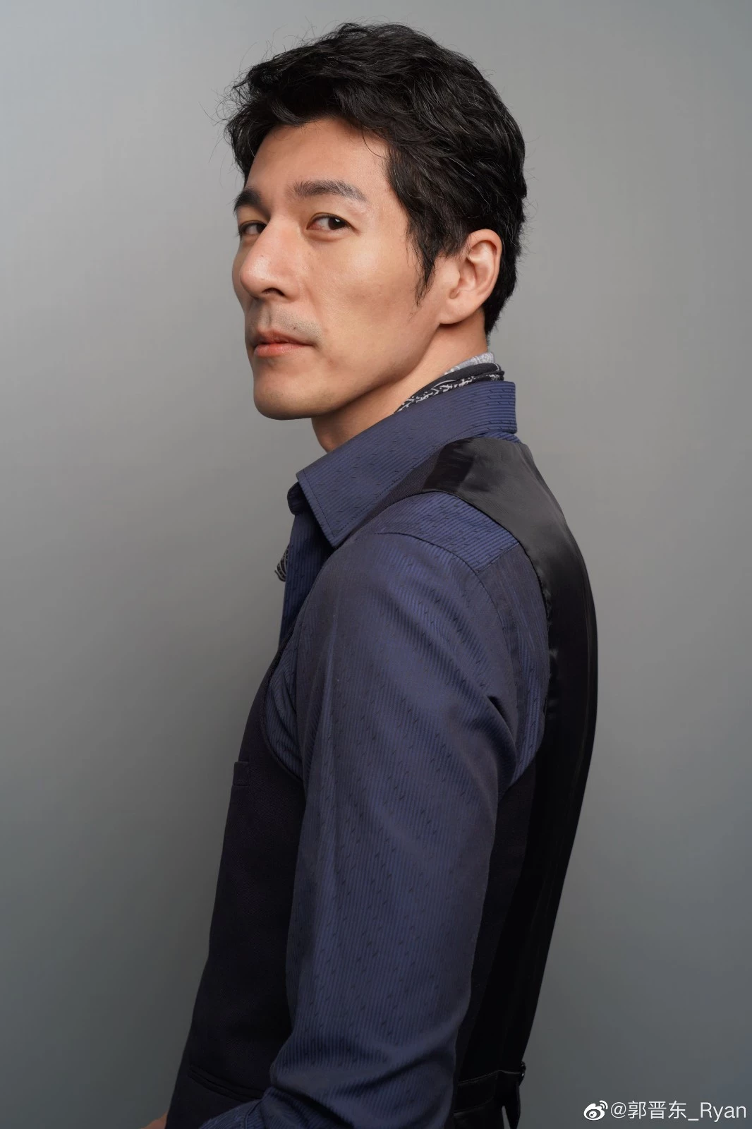 端盤子半年維生!41歲台灣男星「悄悄改名」重當新人 赴陸4年發展「熬出影帝」現況曝
