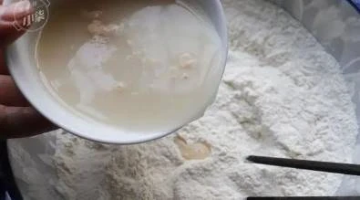 想吃燒餅不要出去買了,教你在家做,外焦里軟,揭開個個都空心