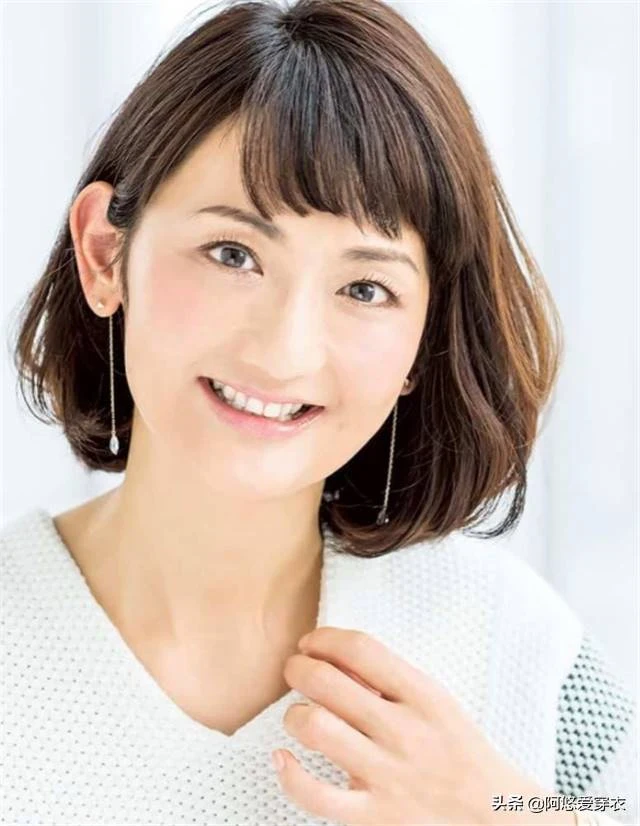 會燙發才不顯老!給40歲以上女人的髮型建議:色淺、卷大、齊肩