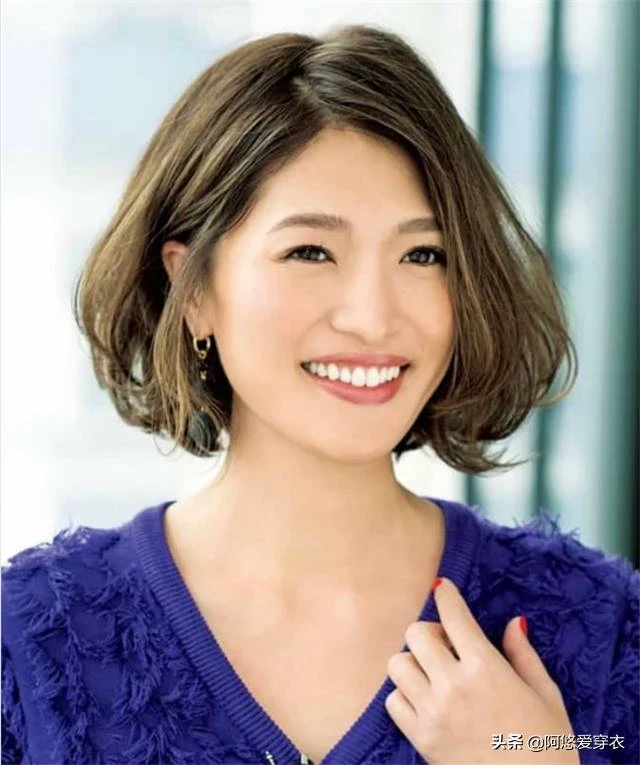 會燙發才不顯老!給40歲以上女人的髮型建議:色淺、卷大、齊肩
