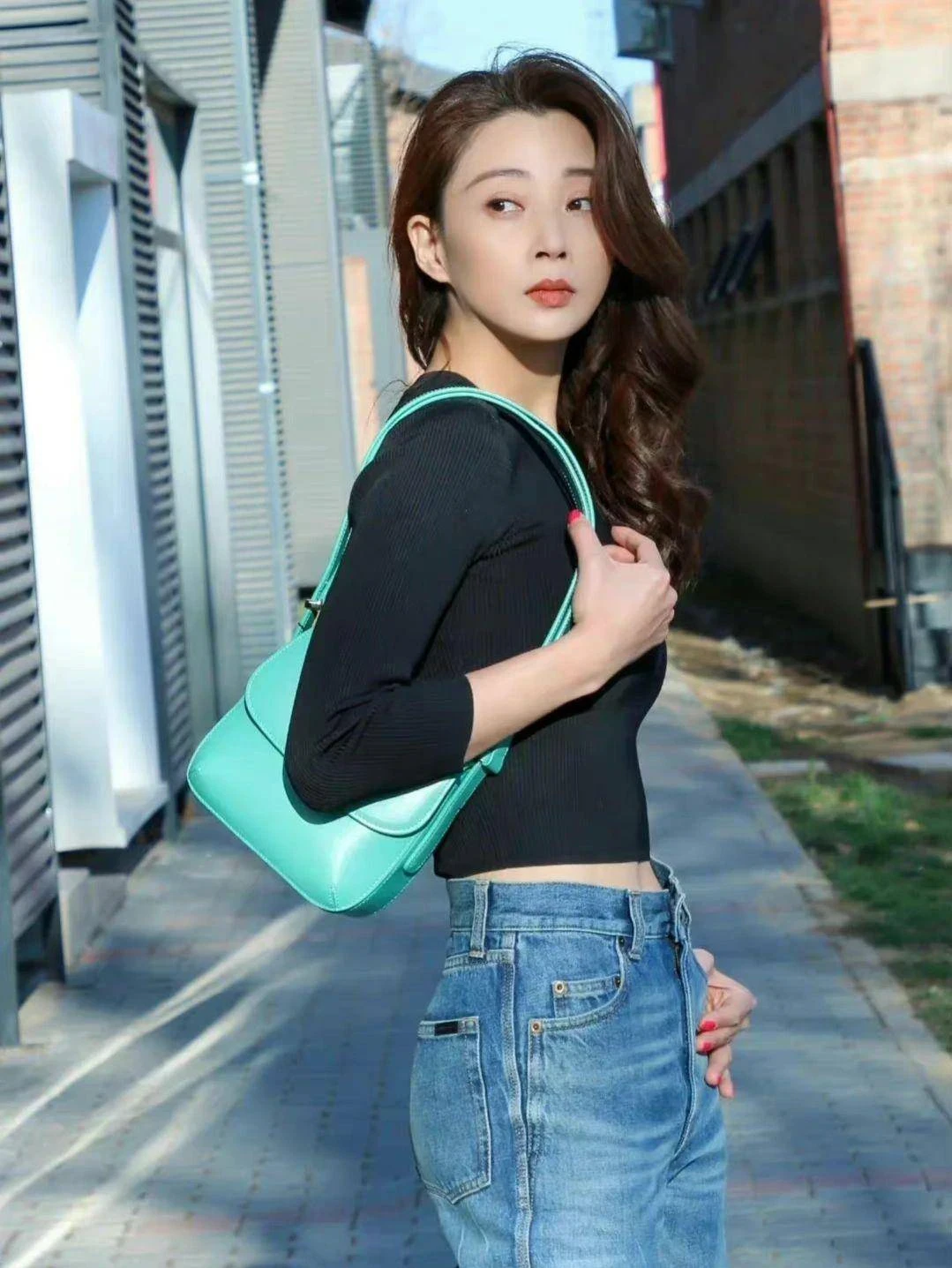 看了殷桃我發現:女人不顯老的秘密藏在這3個細節里,學會真洋氣