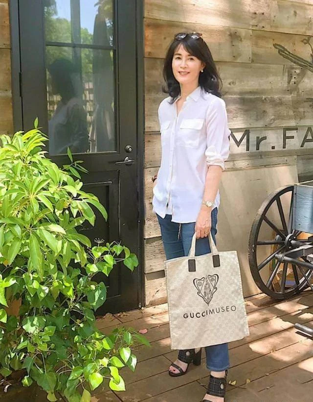 穿對衣服氣質加分!中年媽媽「盡量少穿內搭褲」小心缺點暴露 示範「今年最減齡穿搭」修飾惱人下半身