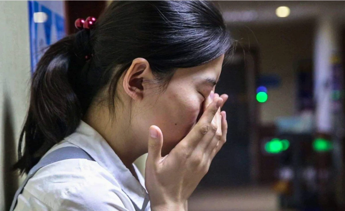 我被丈夫氣暈進了醫院,出院後他「花25萬買鑽戒」哄我開心,我嫌太貴重拿去退 店員說了「一句話」我含淚離了婚 …