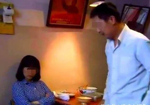 婆婆和媳婦吵架,丈夫一腳踢倒媳婦,站起來後,全家如遭雷擊!