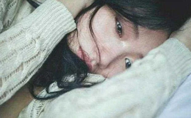 婆婆和媳婦吵架,丈夫一腳踢倒媳婦,站起來後,全家如遭雷擊!