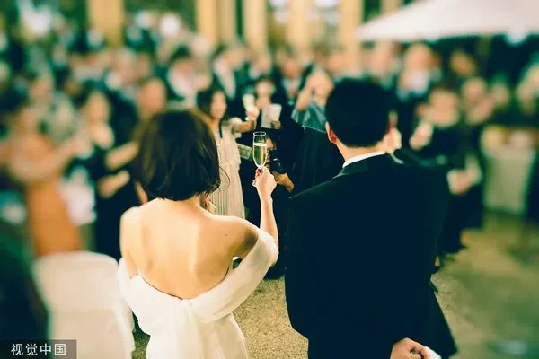 30歲男娶47歲女友!新婚夜見愛妻「素顏真面目」 嚇到要離婚