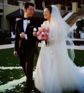 和窮老公離婚那天,他大擺30桌宴席請我娘家人,他的話讓我崩潰無地自容!