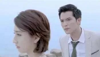 和窮老公離婚那天,他大擺30桌宴席請我娘家人,他的話讓我崩潰無地自容!