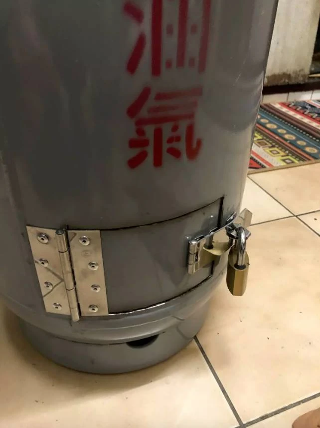 以為神不知鬼不覺!人妻拔插頭「一拉開發現千元大鈔」笑翻網友:高手過招