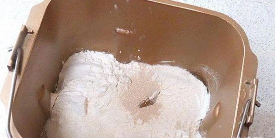 「媽媽快看!有章魚怪!」 , 「寶寶別怕!我們吃掉它!」