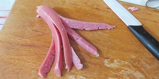 「媽媽快看!有章魚怪!」 , 「寶寶別怕!我們吃掉它!」
