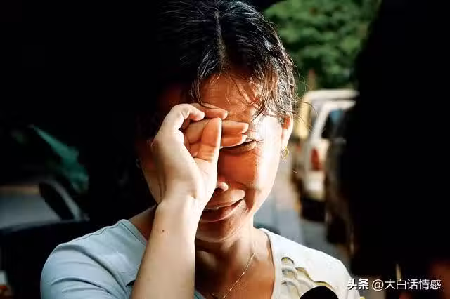 孫子過生日，我給兒媳轉3000，兒媳只回復了4個字，我醒悟後痛哭