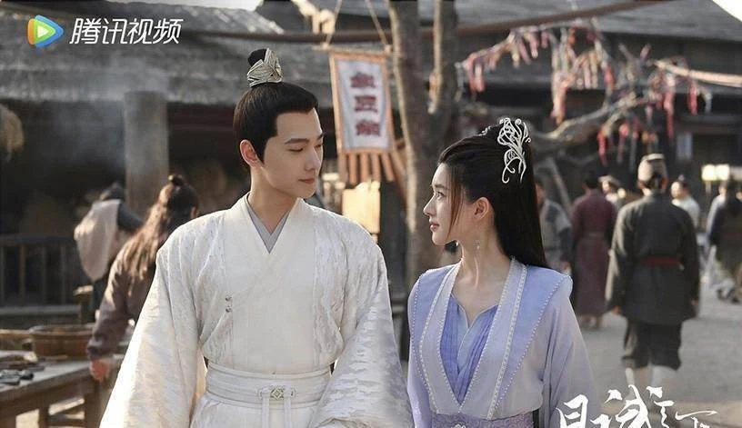 楊洋合作10位女神CP感!趙露思像兄妹,迪麗熱巴CP感炸裂,熒幕初吻竟然給了她