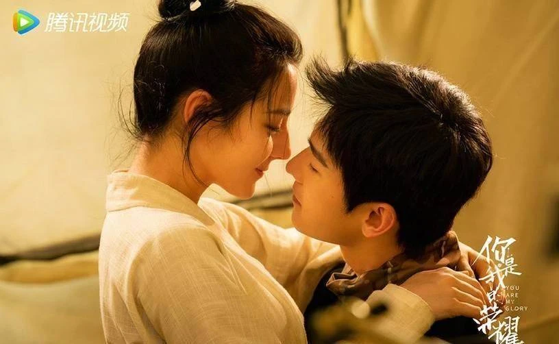 楊洋合作10位女神CP感!趙露思像兄妹,迪麗熱巴CP感炸裂,熒幕初吻竟然給了她