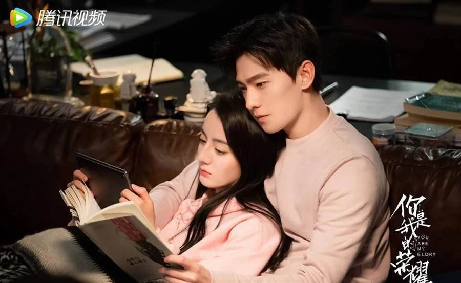 楊洋合作10位女神CP感!趙露思像兄妹,迪麗熱巴CP感炸裂,熒幕初吻竟然給了她