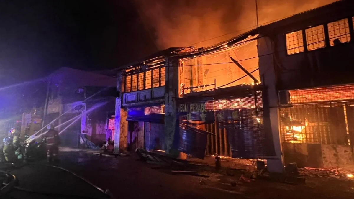 吉中高打市區大火 9店屋被燒 一家3口葬身火海 